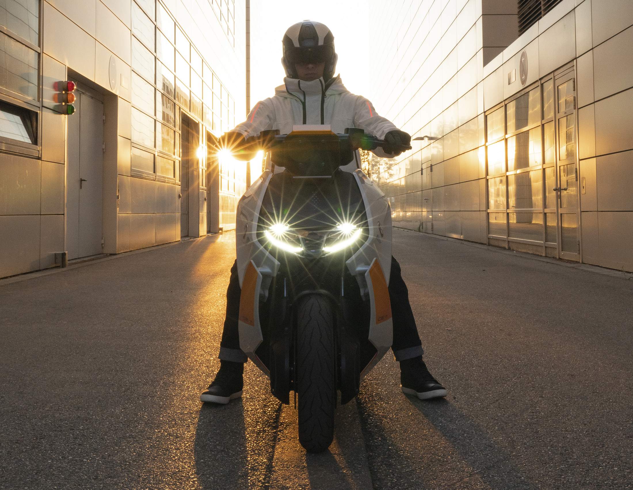 BMW_Motorrad_Definition_CE_04_Beauty_02