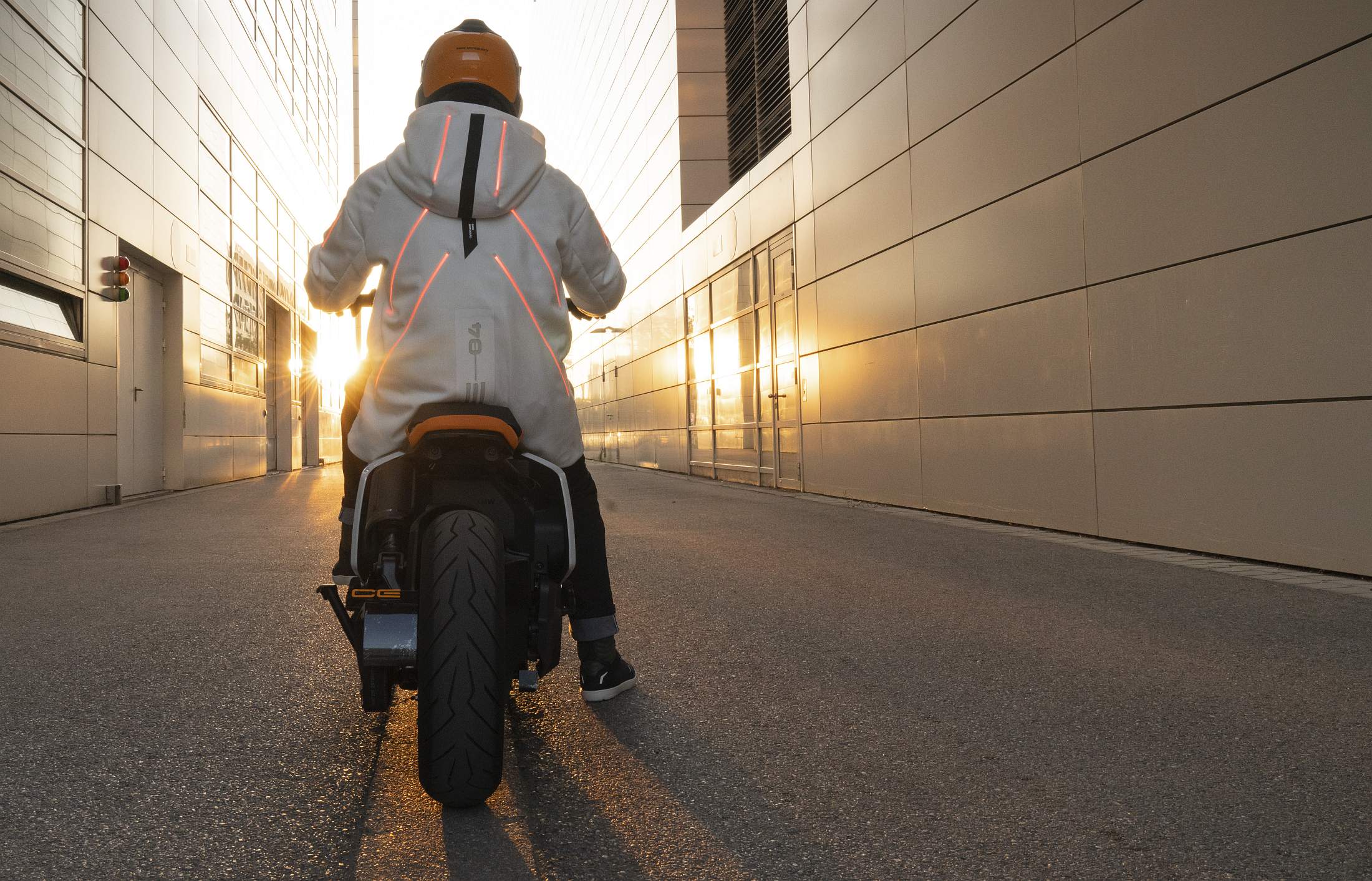 BMW_Motorrad_Definition_CE_04_Beauty_05