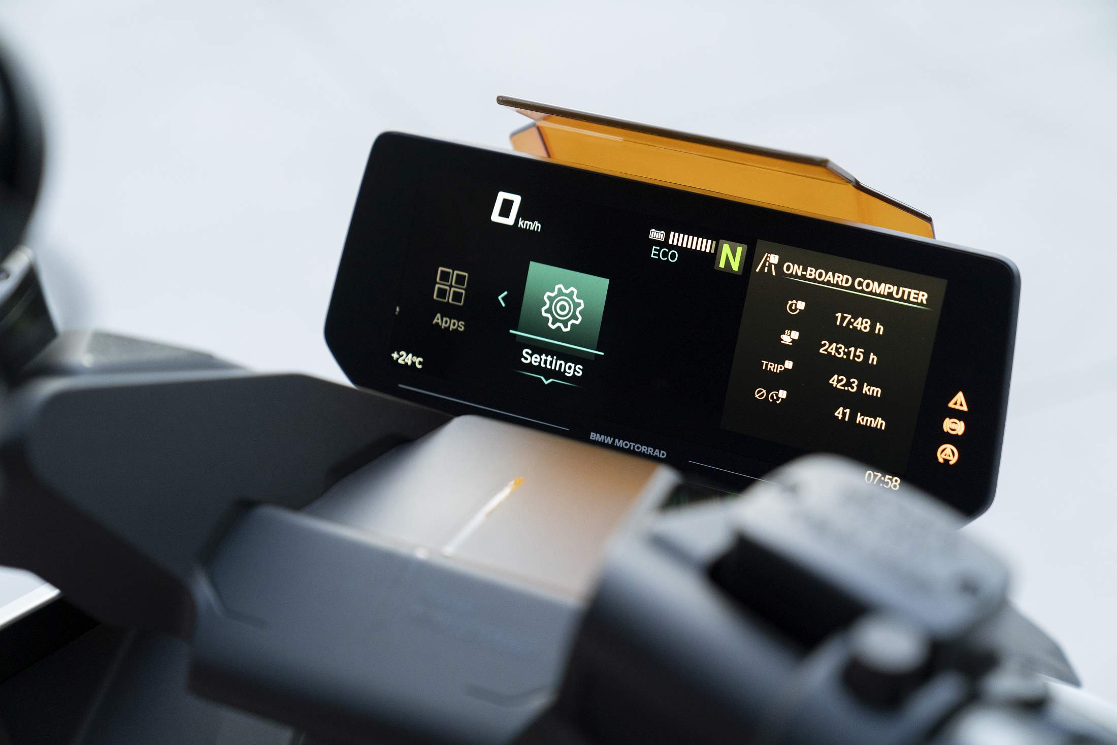 BMW_Motorrad_Definition_CE_04_Beauty_12