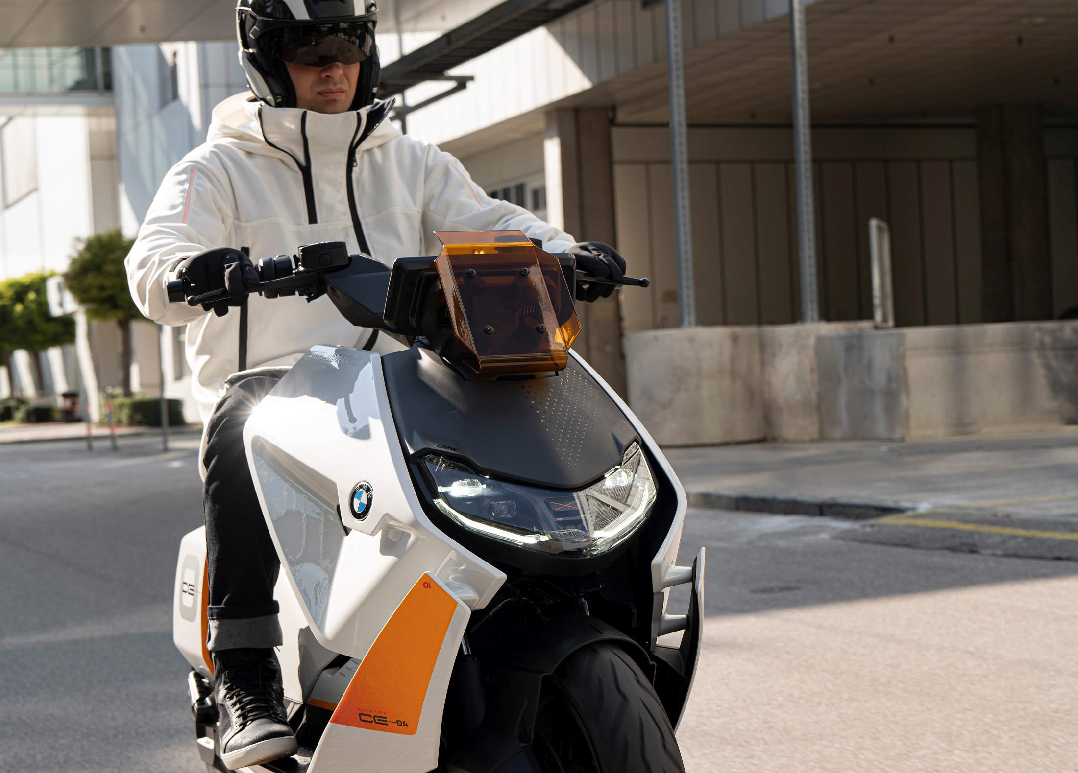 BMW_Motorrad_Definition_CE_04_Beauty_16