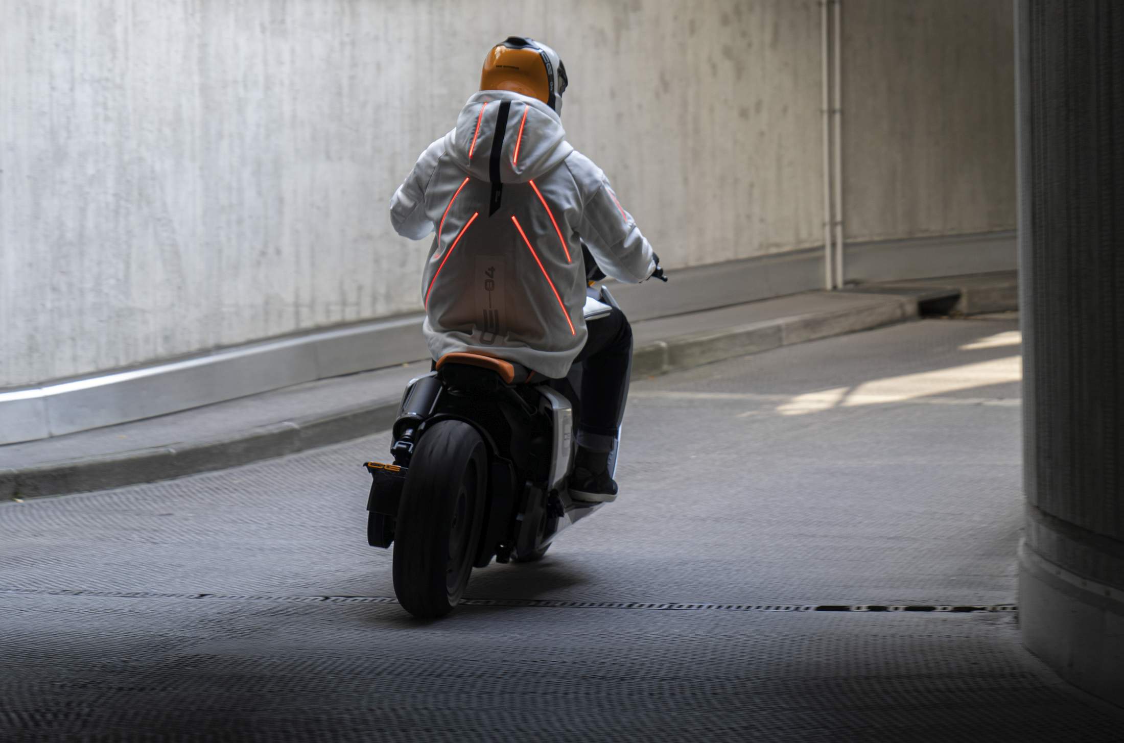 BMW_Motorrad_Definition_CE_04_Beauty_20