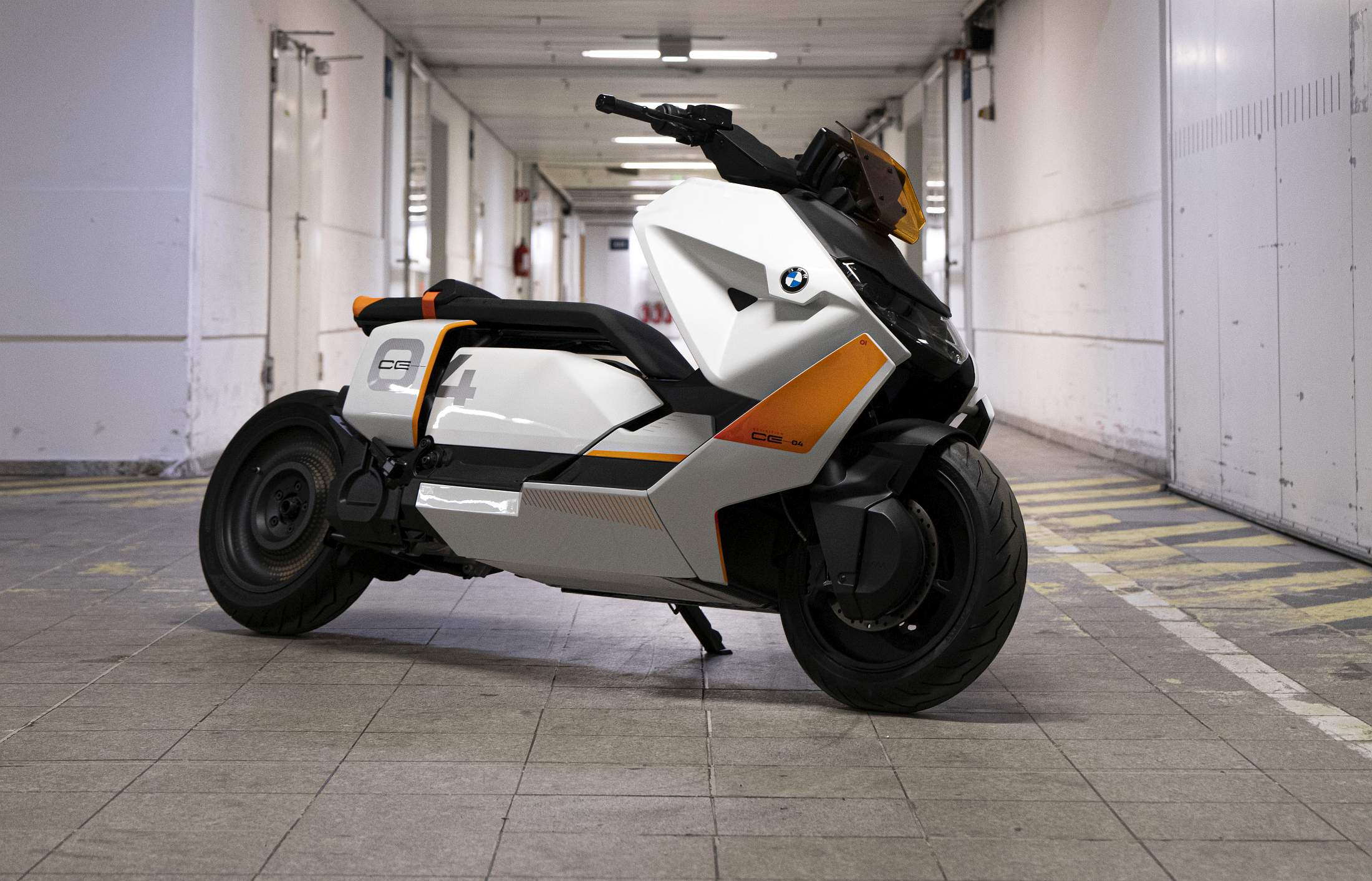 BMW_Motorrad_Definition_CE_04_Beauty_21