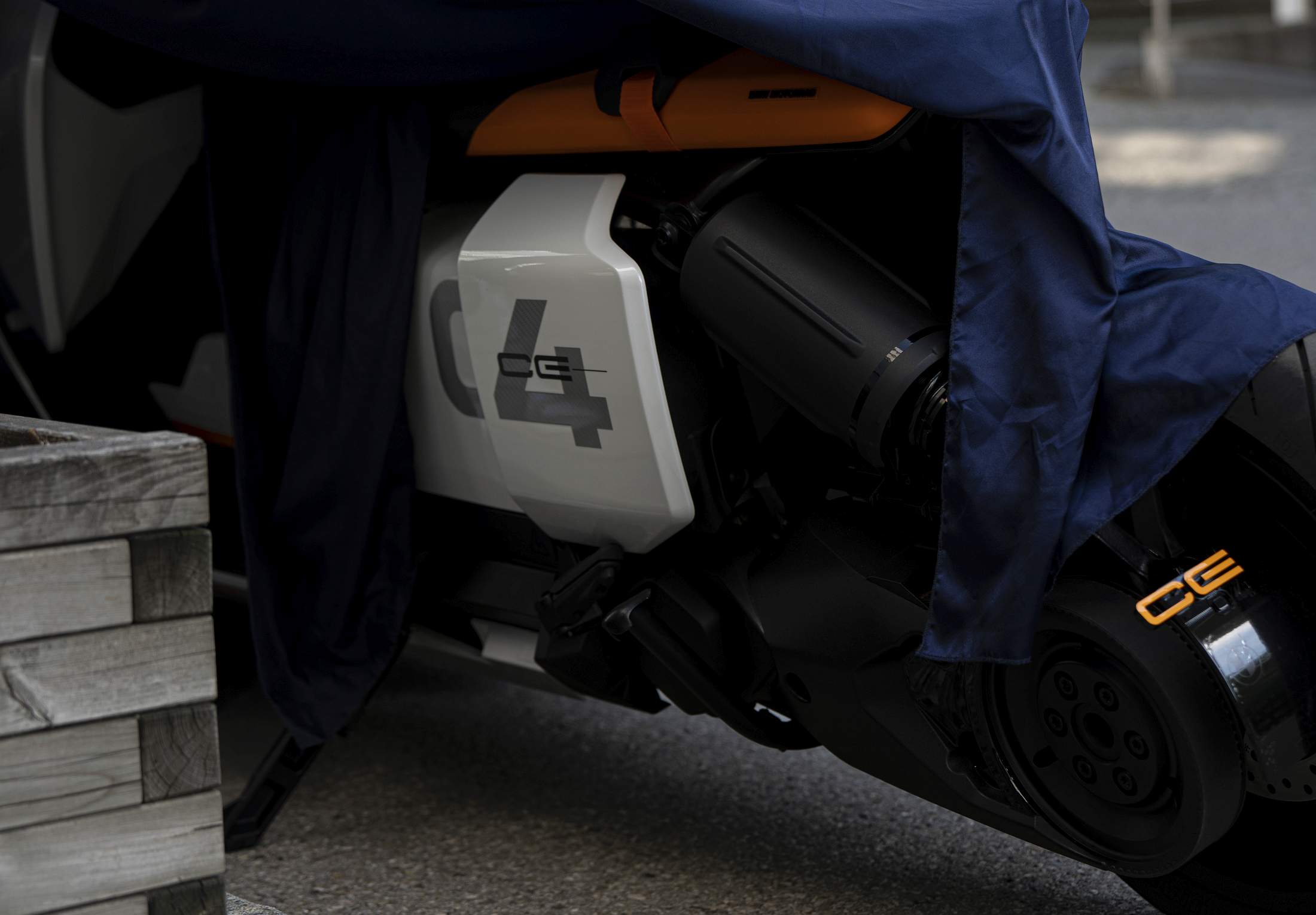 BMW_Motorrad_Definition_CE_04_Beauty_23