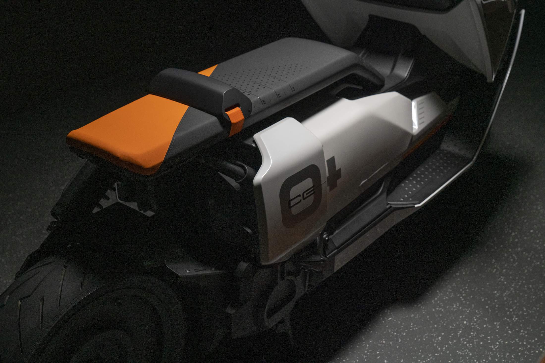 BMW_Motorrad_Definition_CE_04_Beauty_27