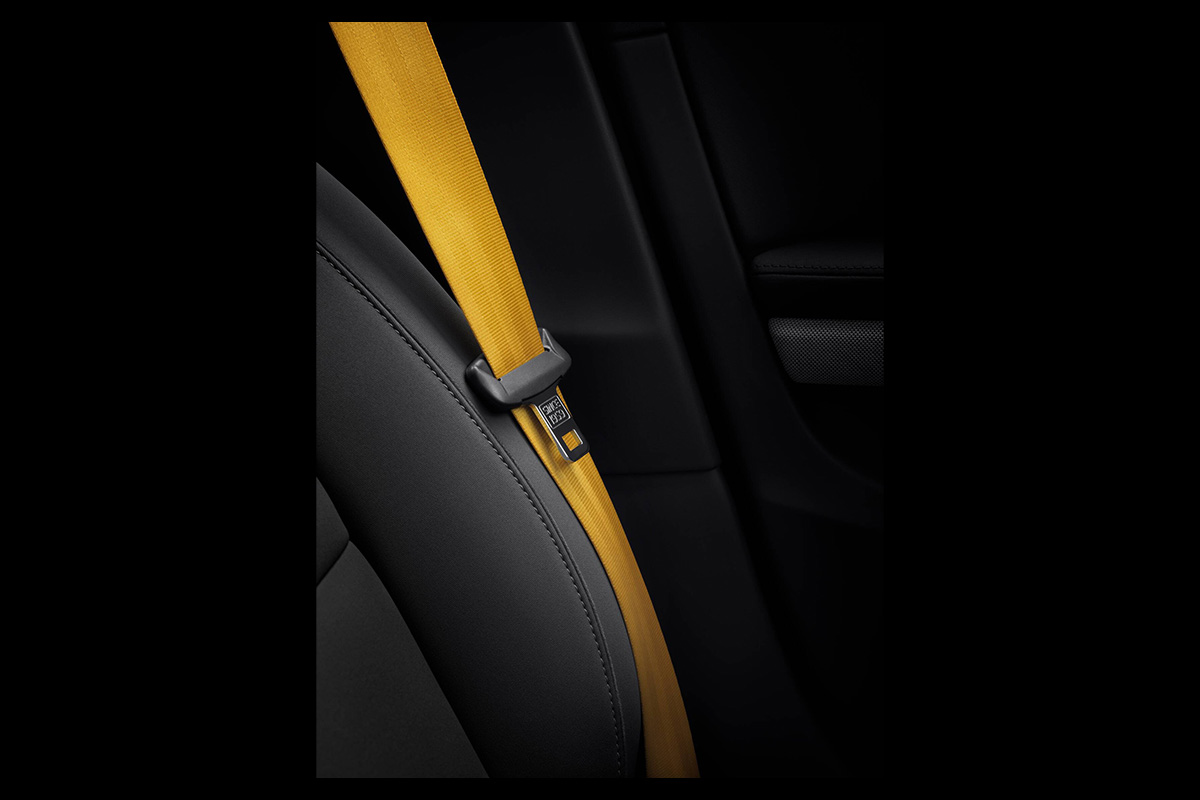 JPG_Medium-Polestar_2_Performance_Pack_seatbelts (1)