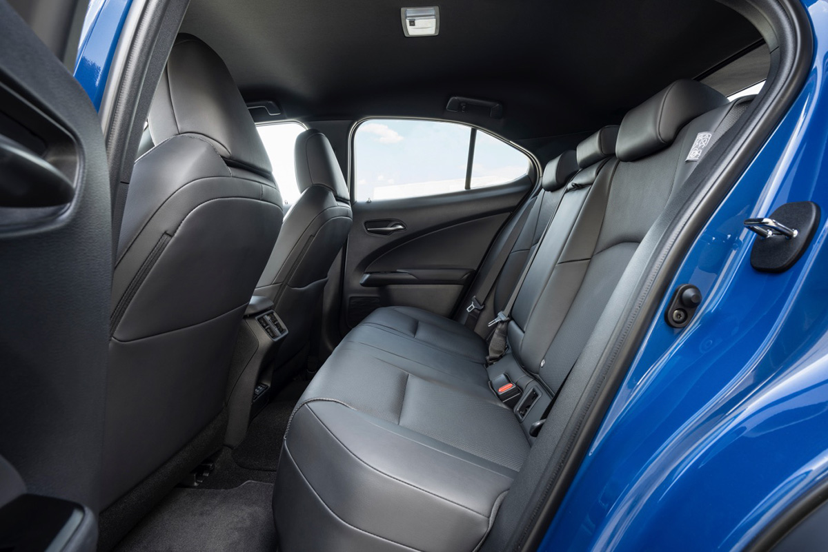 Lexus_UX300e_03