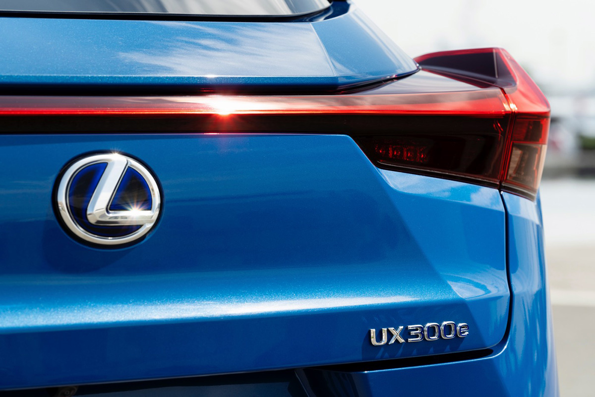 Lexus_UX300e_08