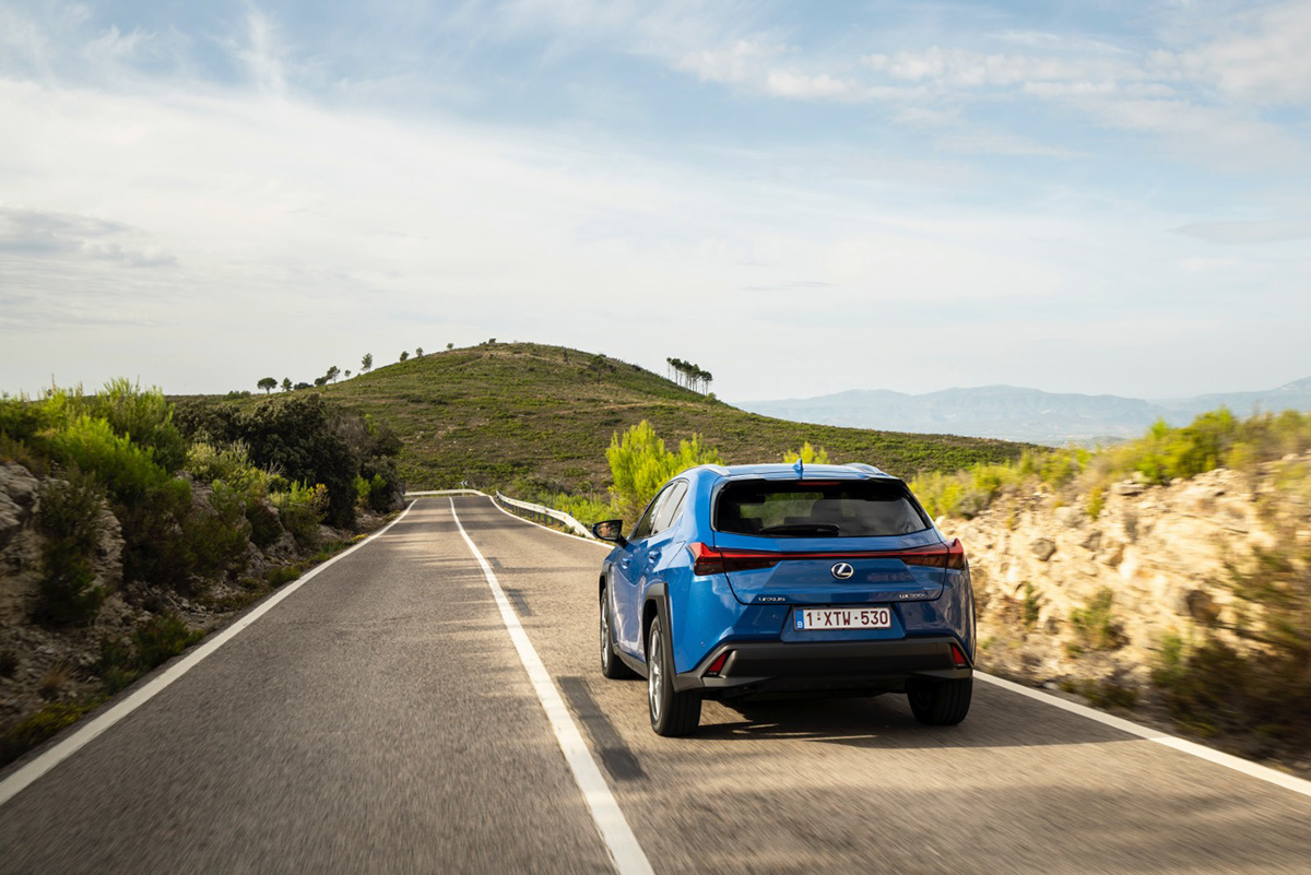 Lexus_UX300e_12