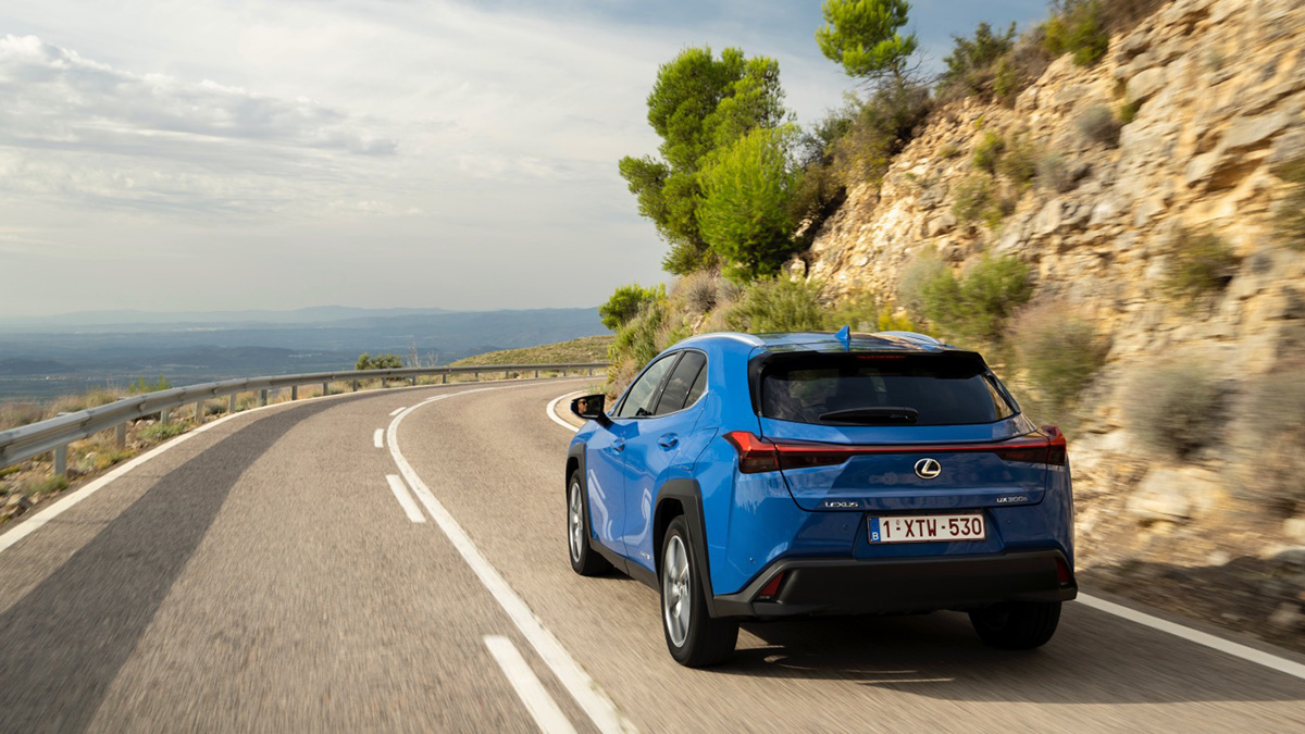 Lexus_UX300e_13