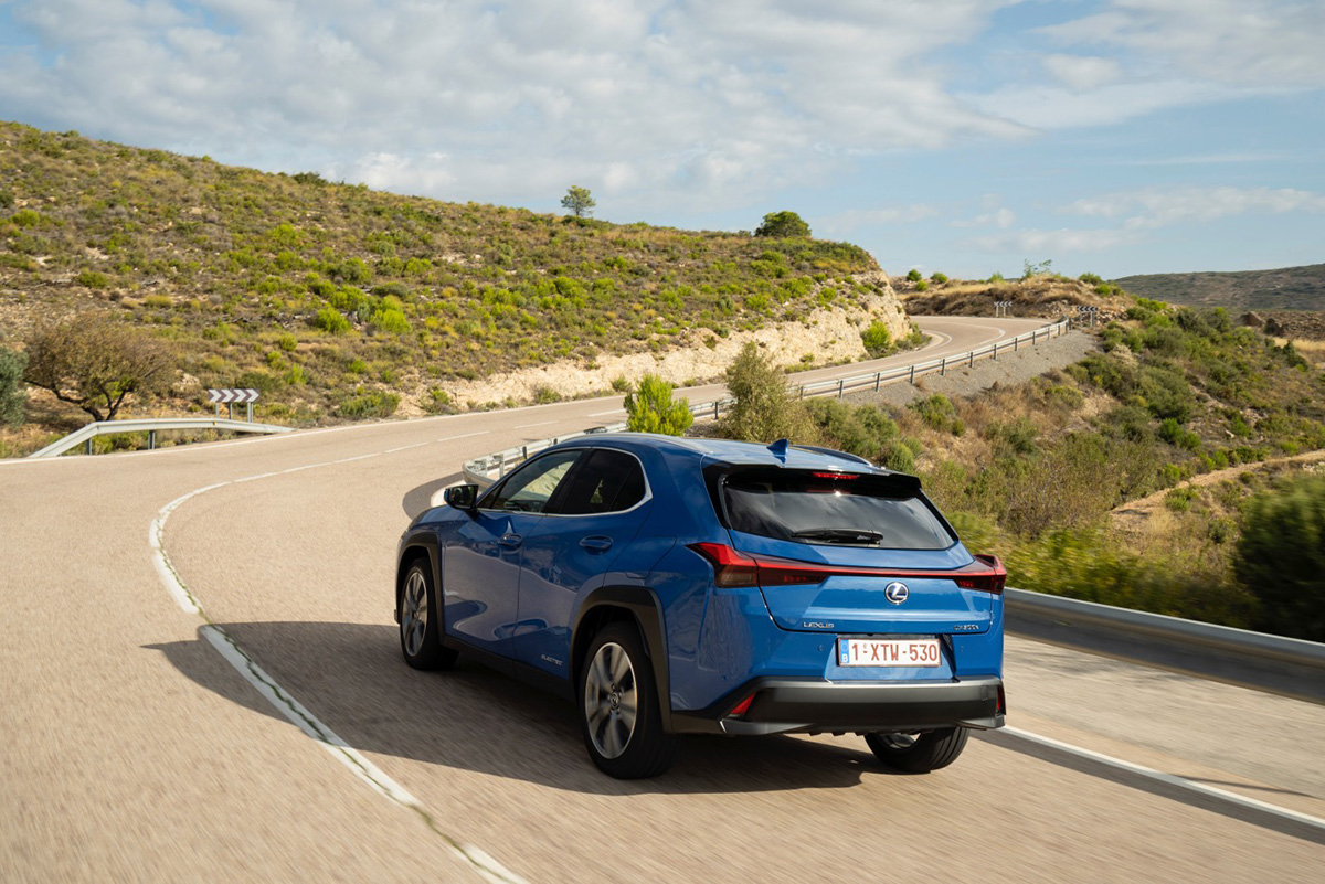 Lexus_UX300e_15