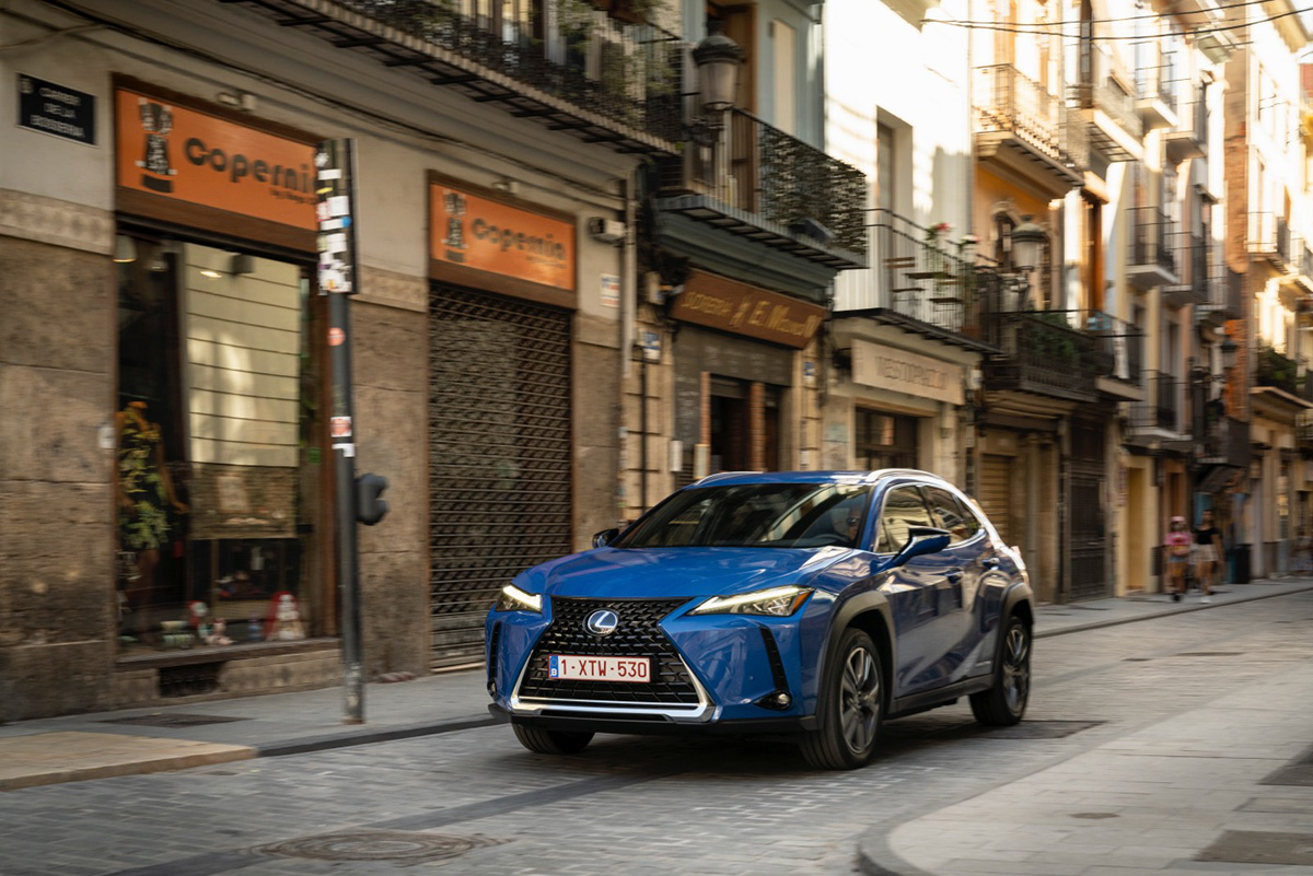 Lexus_UX300e_18