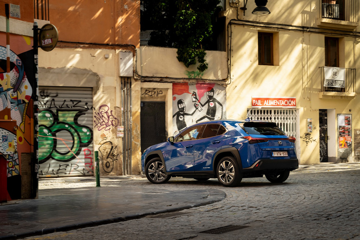 Lexus_UX300e_19
