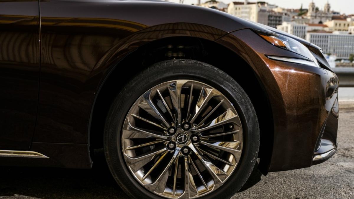 Lexus_front-1200x675_c