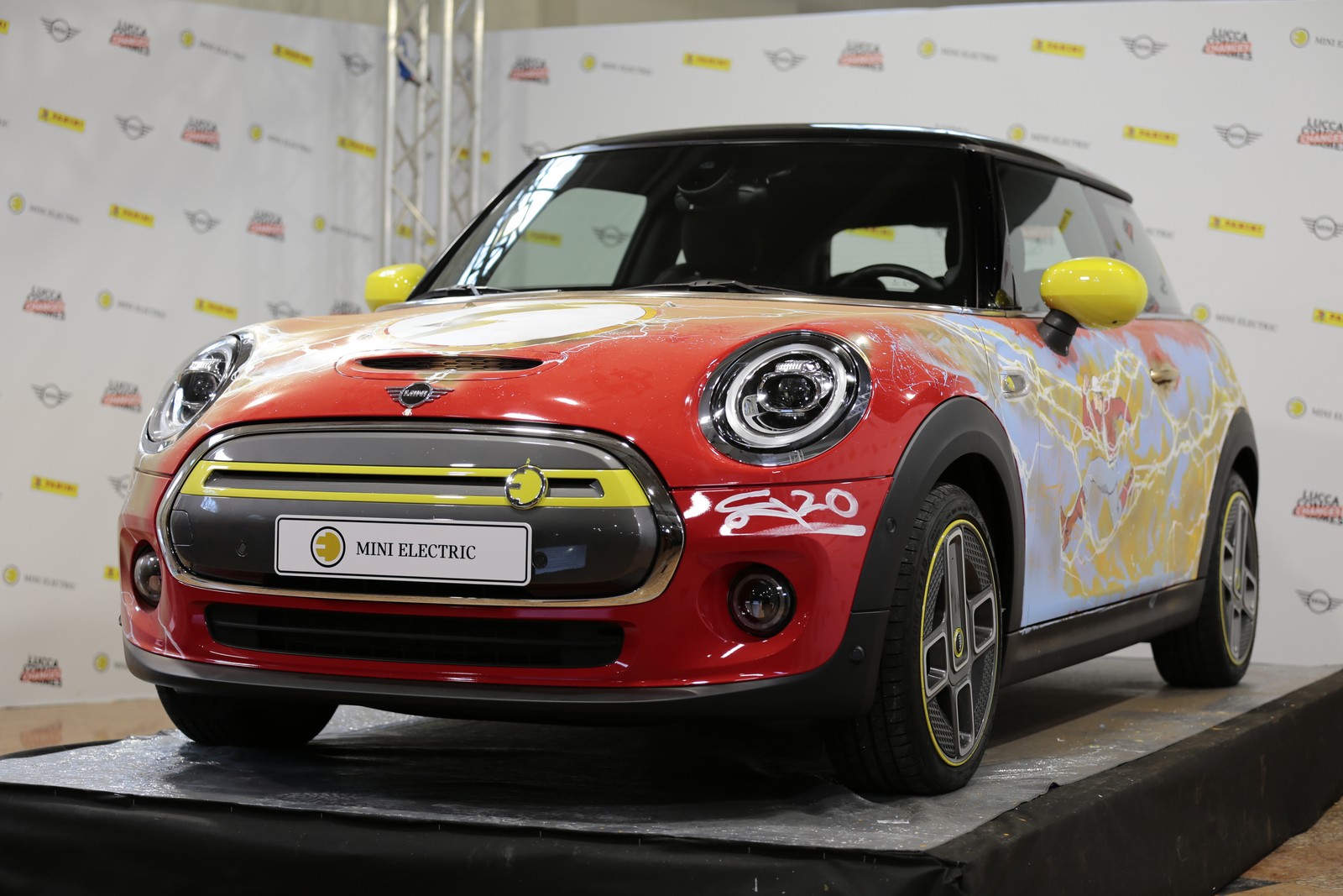MINI COOPER SE THE FLASH TRIBUTE 2020 01