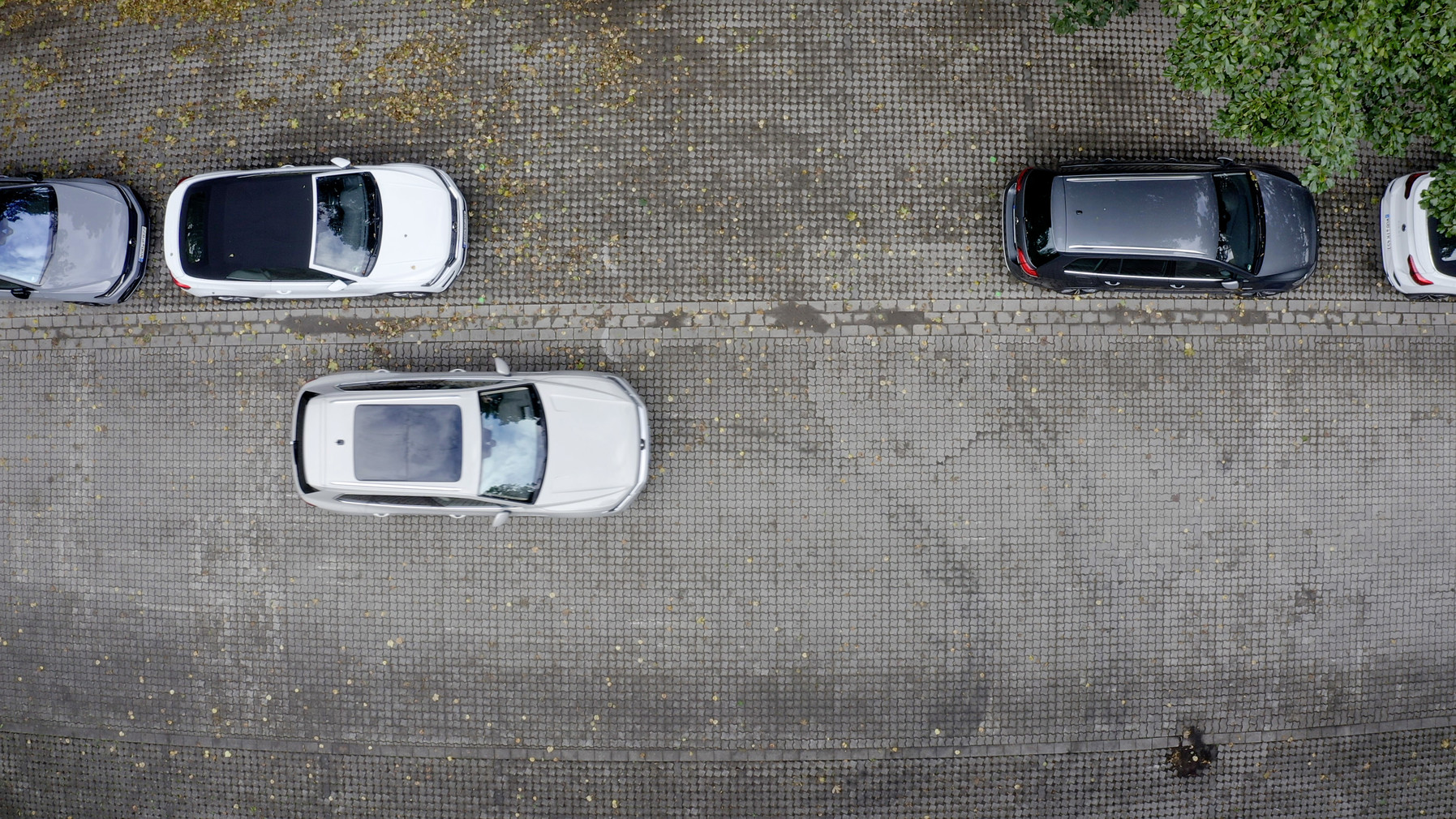 Car and smartphone merge into one: Touareg now parks by remote c