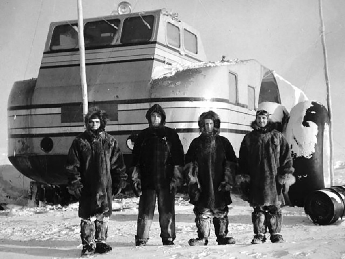crew-of-the-Snow-Cruiser-photographed-in-Antarctica-on-September-20-1940
