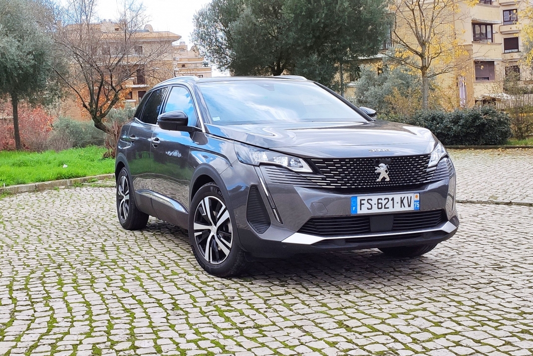 Peugeot 3008_hybrid4_2020_PJ (1)