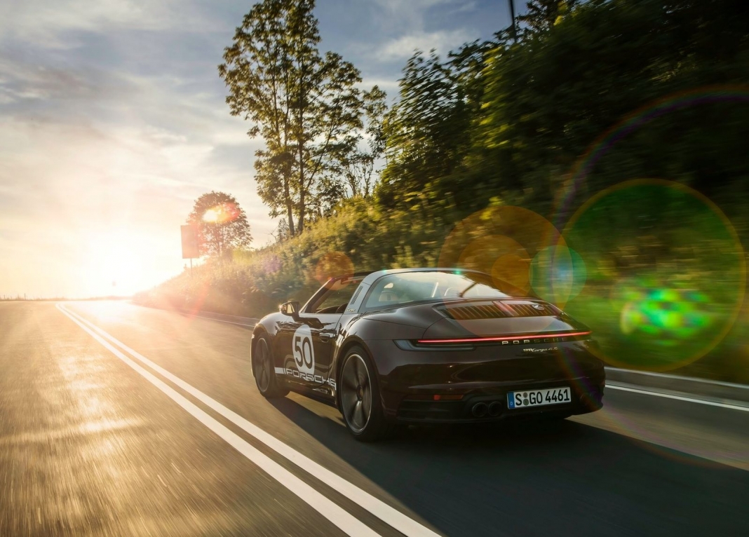 Porsche-911_Targa_4S_Heritage_Design_Edition-2021-1600-2e
