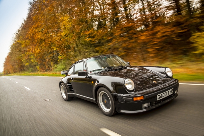 Porsche-930-LE-driving