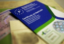 Quais os documentos que o condutor não pode deixar de trazer consigo?