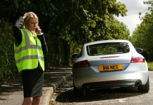 Quando devem (e não devem) os condutores utilizar os quatro piscas?