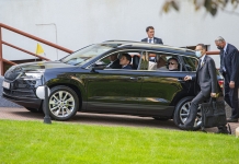 Papa Francisco segue em elétrico Skoda Enyaq iV na visita à Eslováquia