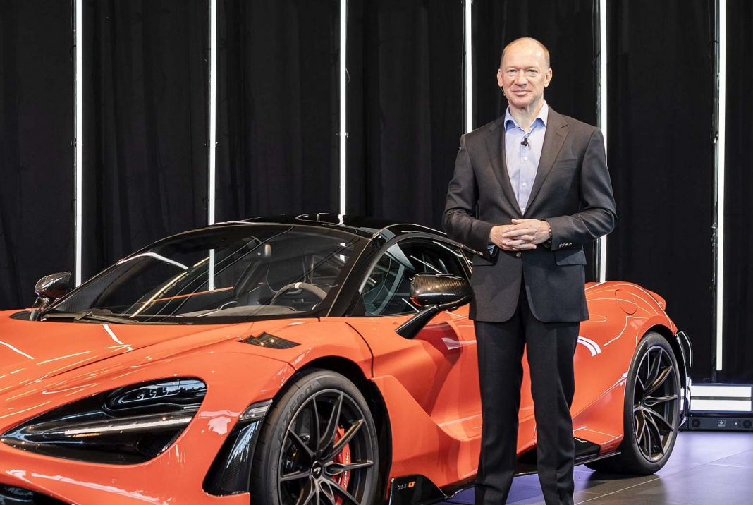 11990-McLaren765LTandMcLarenAutomotiveCEOMikeFlewitt