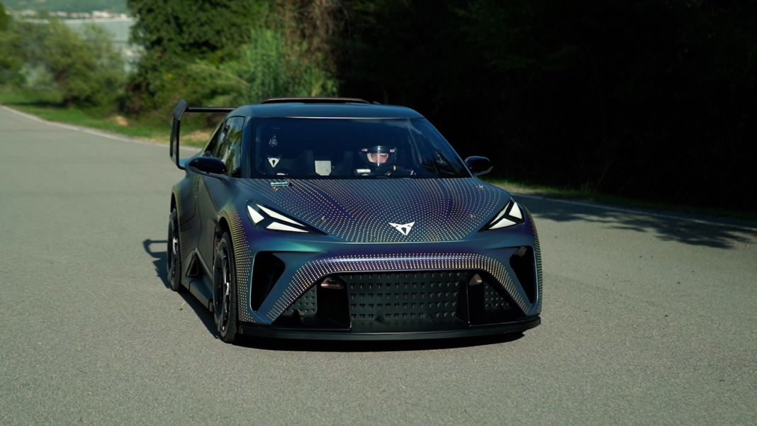 01_O CUPRA UrbanRebel Concept em movimento