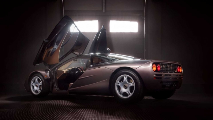 1995-mclaren-f1-gooding-and-company-auction-2020-rear-doors-open