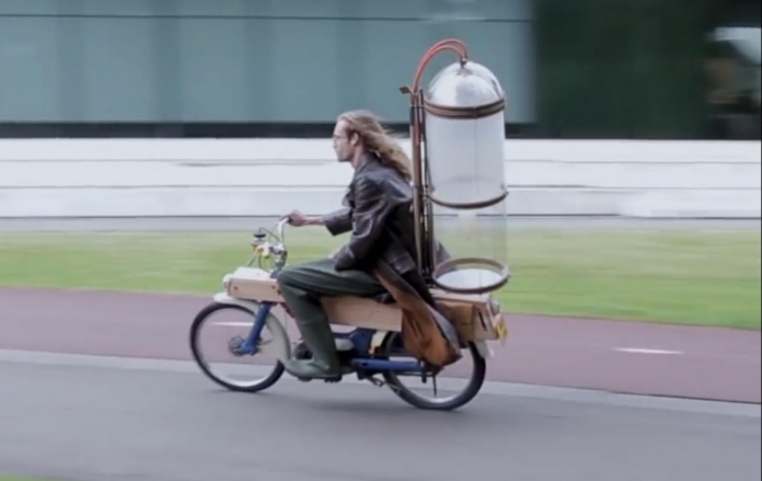 slootmotor-moto-funciona-agua-estancada-2576871