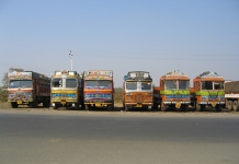 A arte psicadélica dos camiões na Índia