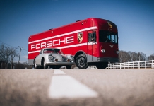 Este Gillig Model 590 recebeu uma segunda vida como transportador clássico da Porsche