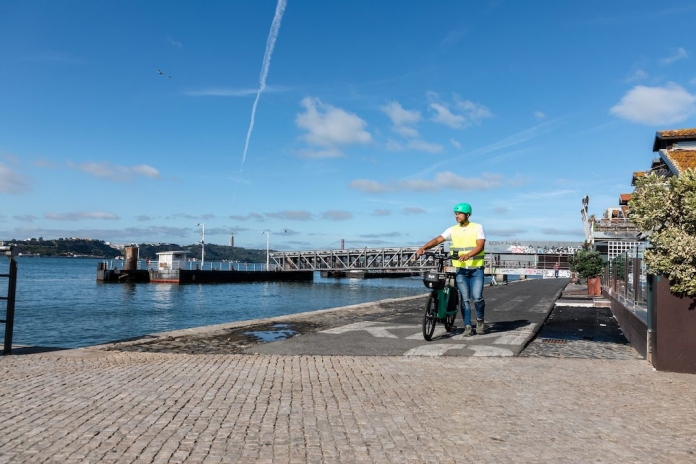 1 MIV22D_TheSquare_Bolt-20AR-scaled