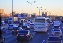 Sem airbags ou ABS: Carros novos produzidos na Rússia regridem décadas na segurança