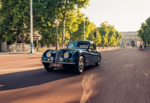 Jaguar XK120 “vira” elétrico e com interior com materiais reciclados