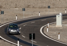 Fiat 500 elétrico testa (com êxito) carregamento por indução