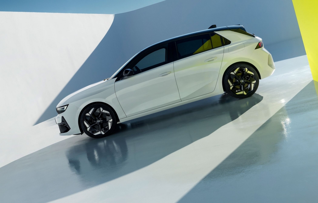 05_opel_astra_gse_520354-633309eb05b38_6333fba294ffe