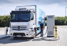 Daimler Truck desenvolve software de carregamento para camiões a partir de Lisboa
