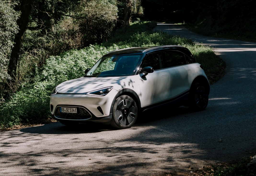 eu-premium-digitalwhite-metallic-frontside-left-lisbon