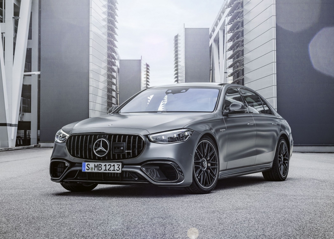 Der neue Mercedes-AMG S 63 E PERFORMANCE (2022), MANUFAKTUR selenitgrau magnoThe new Mercedes-AMG S 63 E PERFORMANCE (2022), MANUFAKTUR selenite grey magno