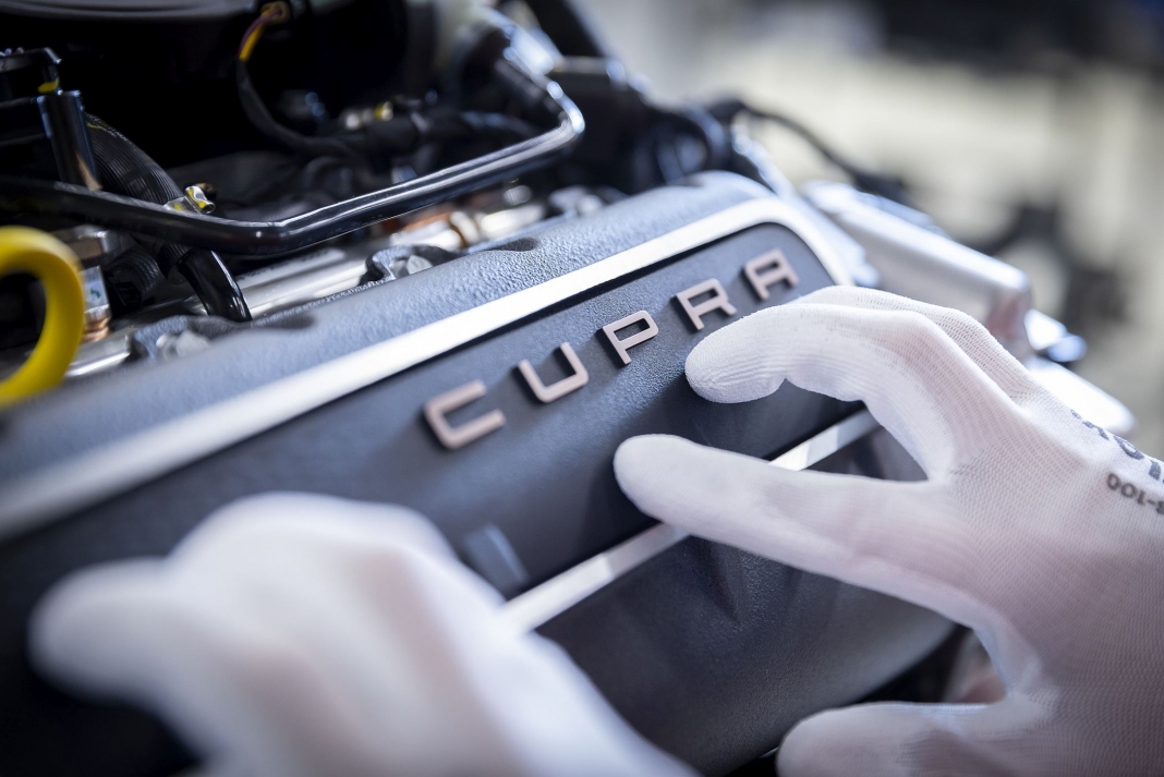 The-heart-of-the-VZ5-handcrafted-speed_06_HQ