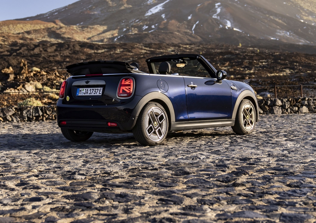 MINI Cooper SE Electric descapotável_2023 (36)
