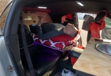 A primeira autocaravana desportiva é um Chevrolet Camaro… e não faz nenhum sentido!