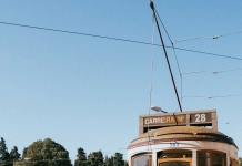 Trajeto casa-trabalho leva mais do dobro do tempo quando feito em transporte público