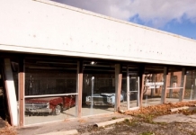 Quinze concessionários de automóveis abandonados pelo Mundo