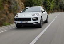 Porsche Cayenne recebe terceira versão híbrida plug-in com 519 CV