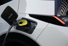 Zeekr alia-se à Plugsurfing para dar acesso a mais de 500 mil postos de carregamento na Europa