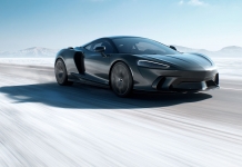 Fiel à combustão: McLaren revela novo GTS com motor V8 de 635 CV