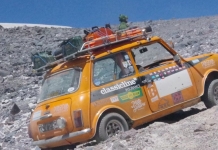 Este Mini passou para o novo ano a escalar um vulcão activo