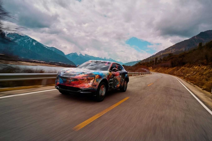 Avatr-15-Teaser-4-2048x1366-1